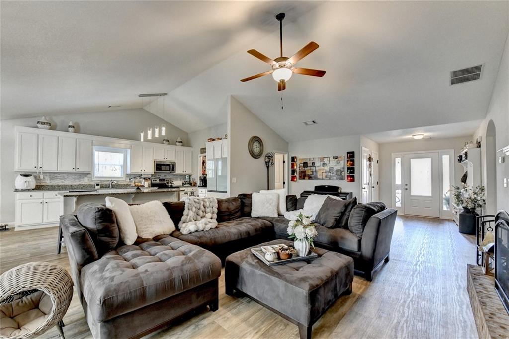 204 Lynn Road Property Photo 4