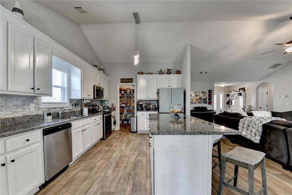 204 Lynn Road Property Photo 13