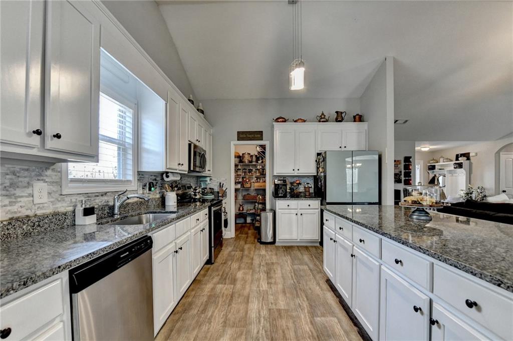 204 Lynn Road Property Photo 14