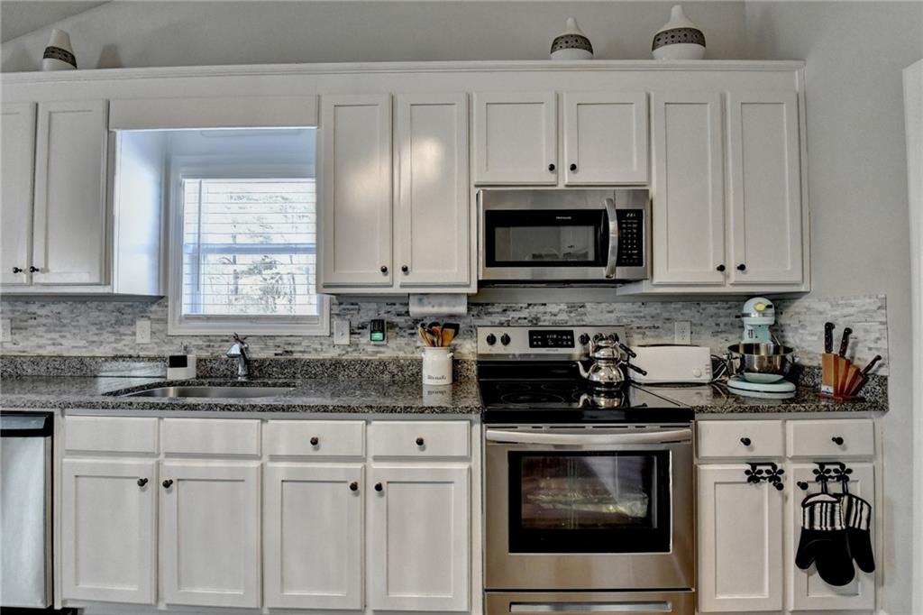 204 Lynn Road Property Photo 15