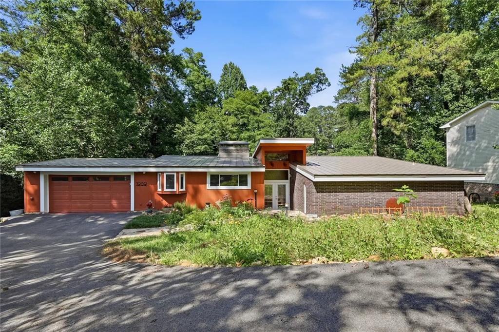 1989 N Ridgeway Ne Property Photo 1