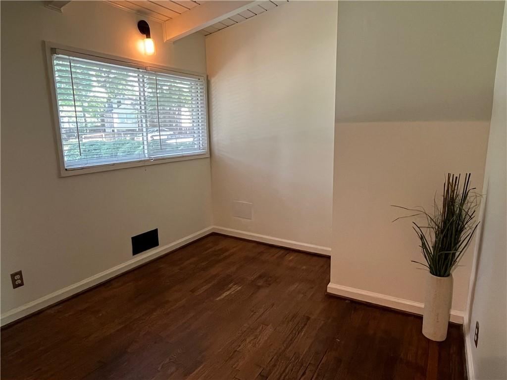 1945 Dellwood Drive Nw Unit B Property Photo 9