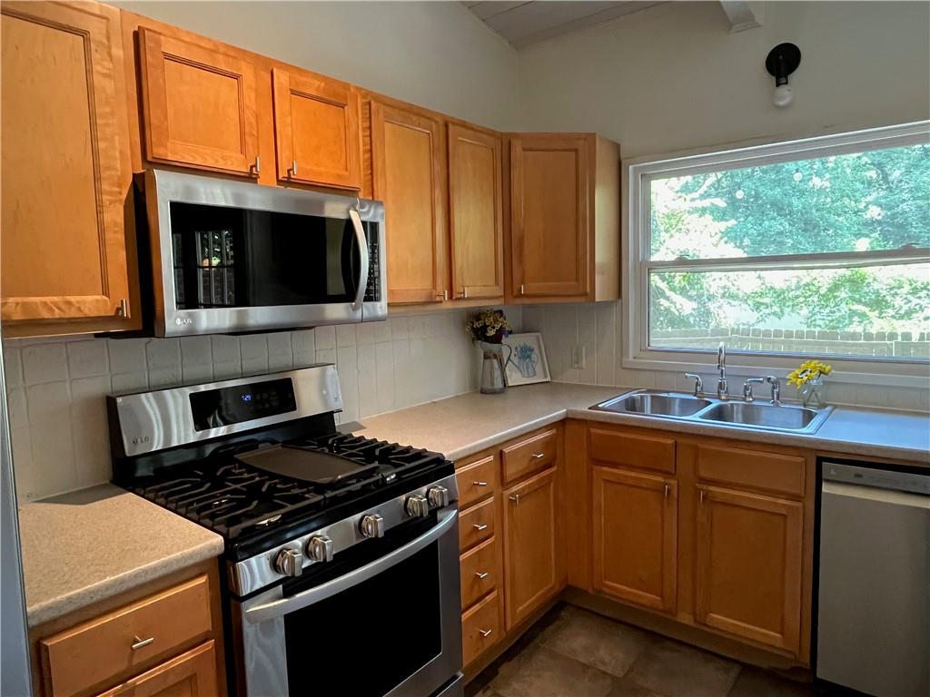 1945 Dellwood Drive Nw Unit B Property Photo 16