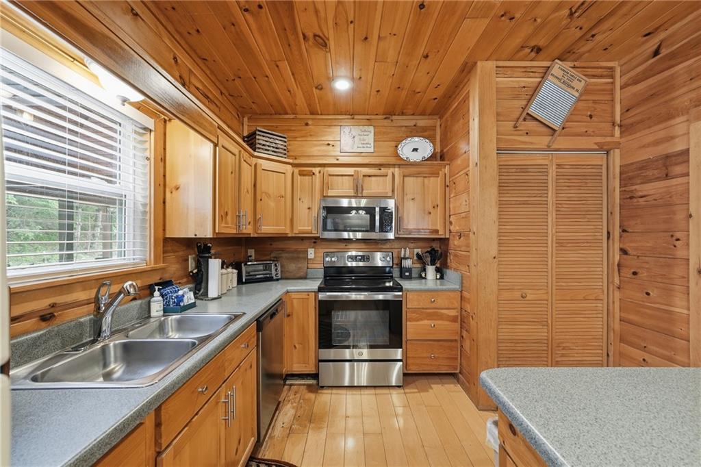 76 River Forest Place Unit D Property Photo 11