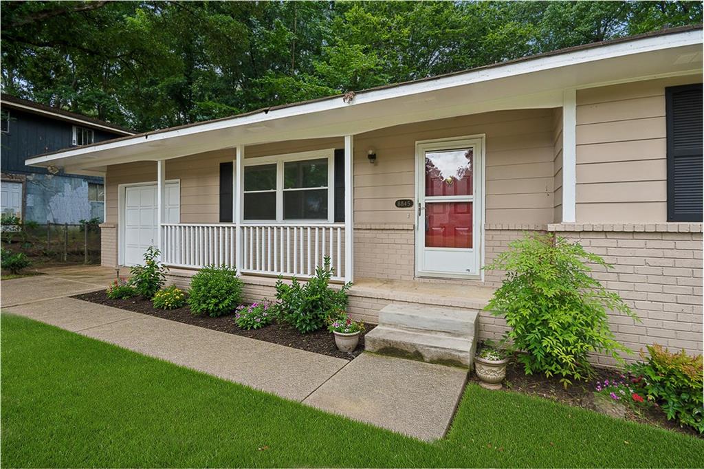 8845 Ashwood Drive Property Photo 5