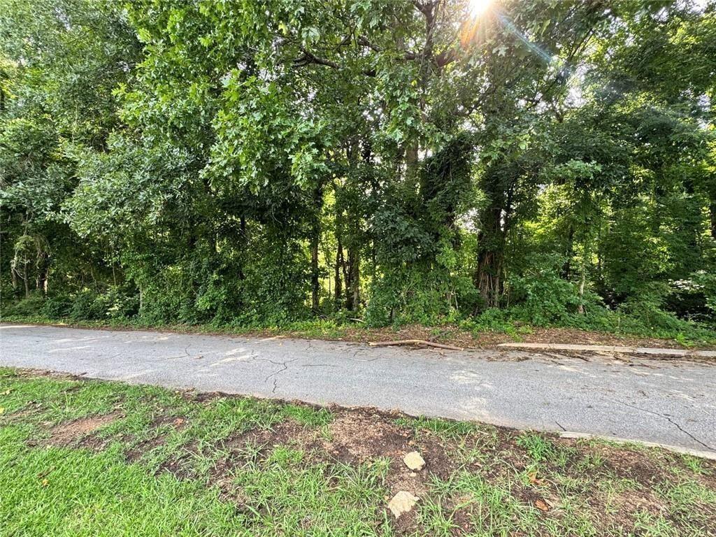 535 Camelot Parkway Property Photo 1