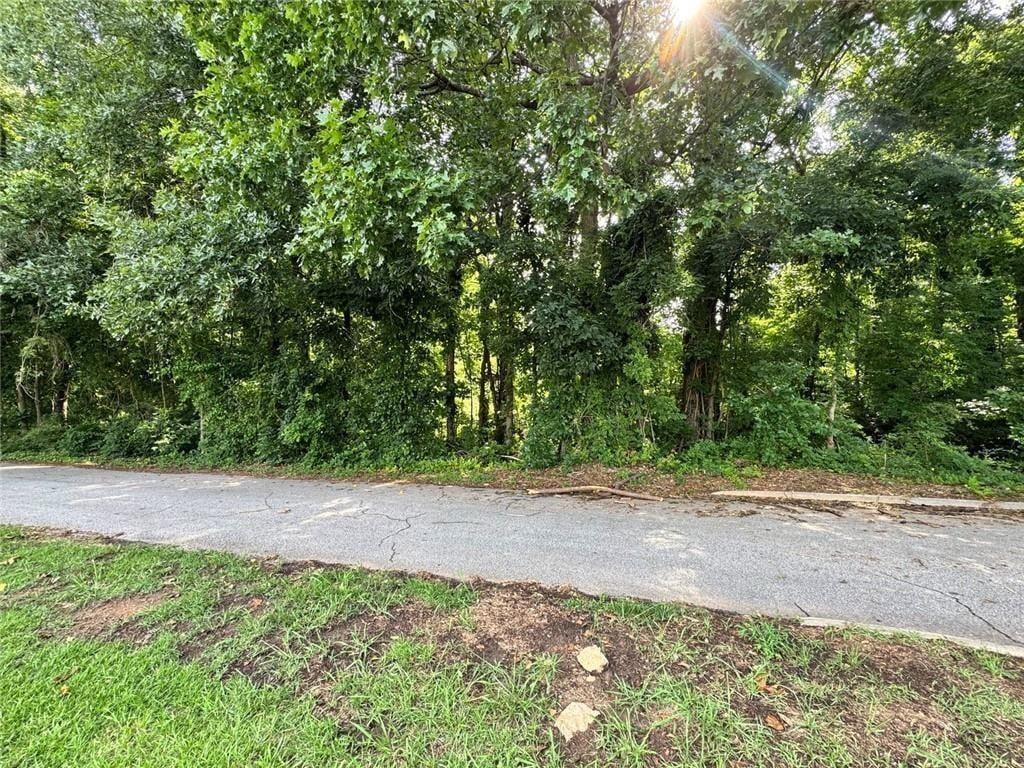 535 Camelot Parkway Property Photo 1