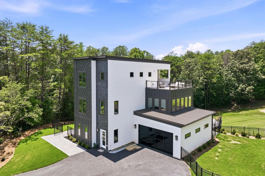 84 Schwarzwald Strasse Property Photo 1