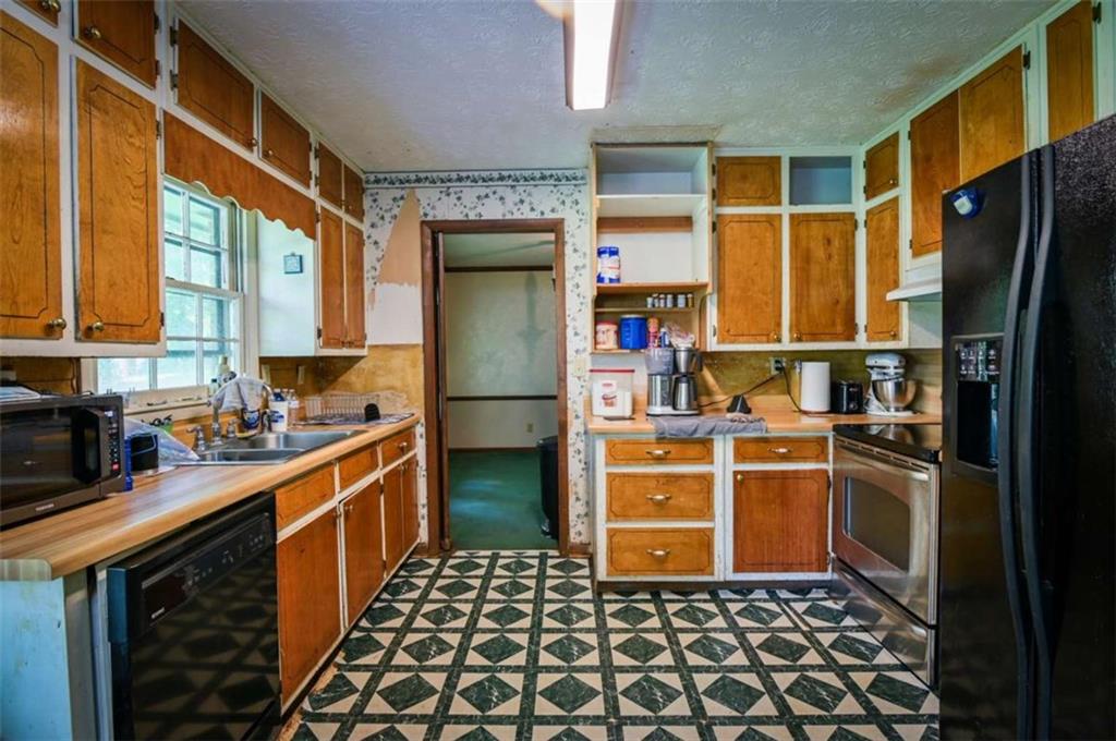 17 Valley Trail Property Photo 5