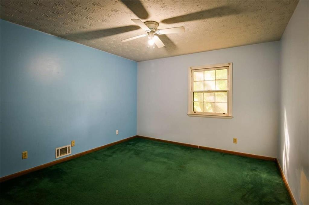 17 Valley Trail Property Photo 12