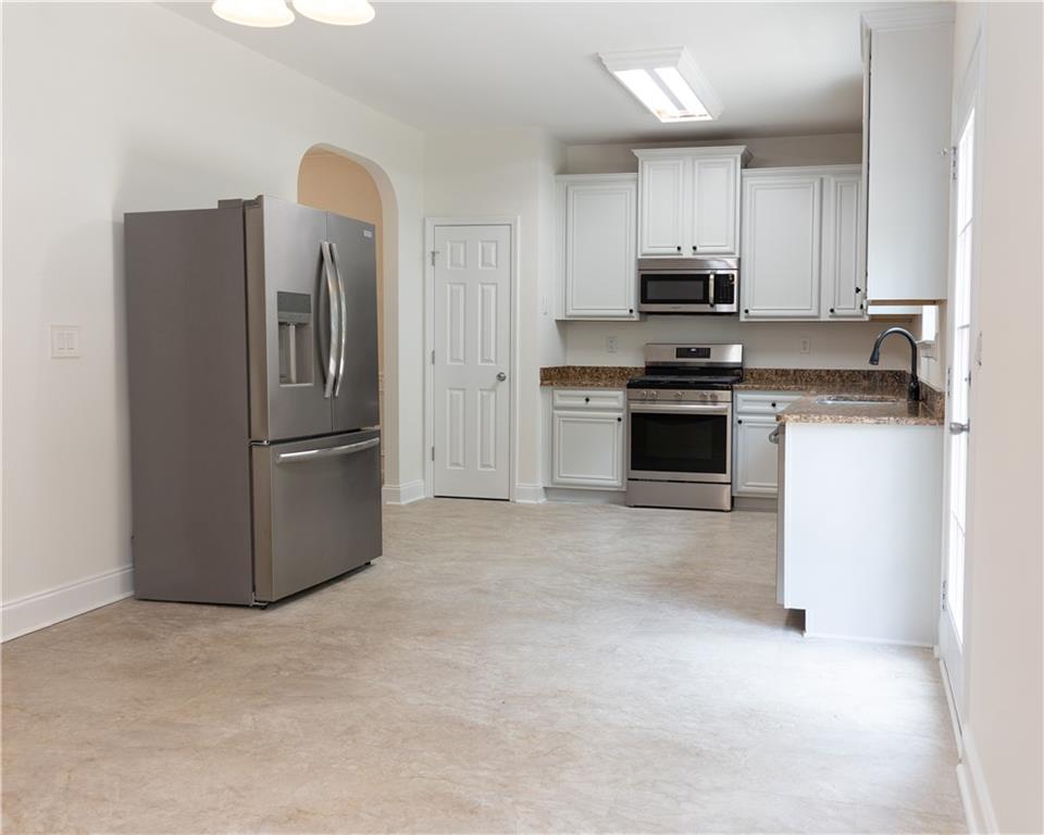 502 Streamside Place Property Photo 10