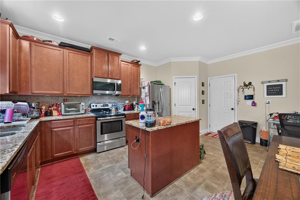 1387 Pebble Ridge Drive Property Photo 11