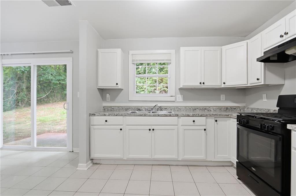 5202 Scarbrough Lane Property Photo 15