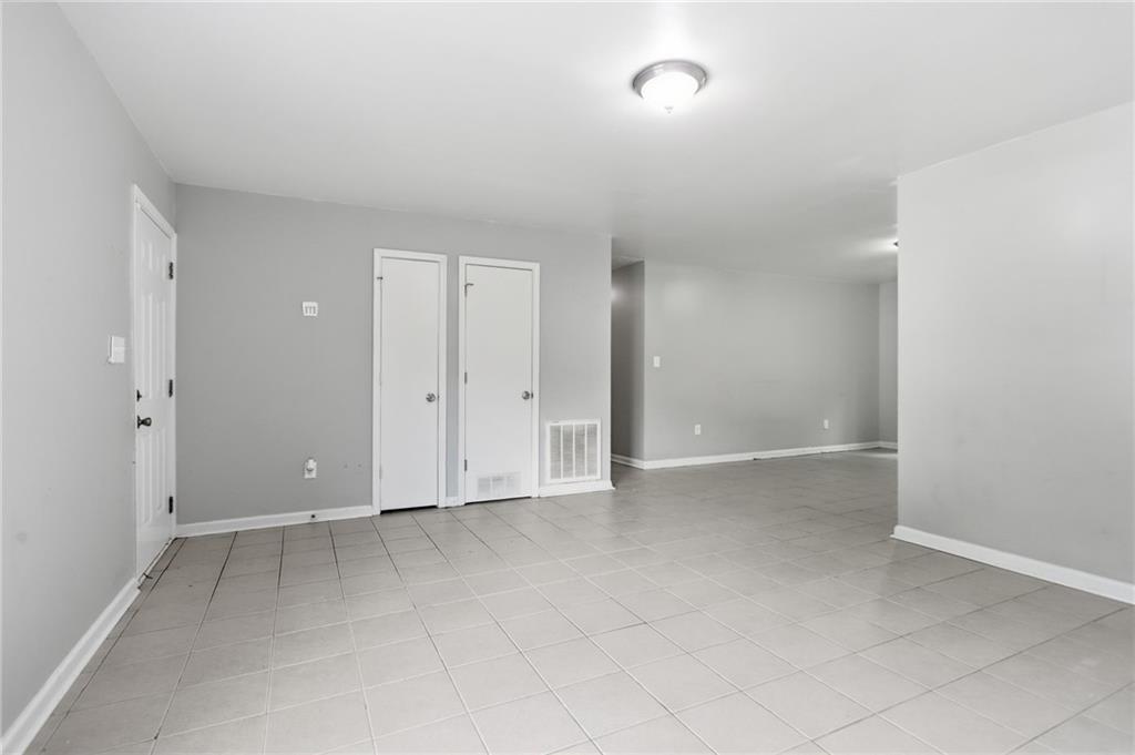 5202 Scarbrough Lane Property Photo 26