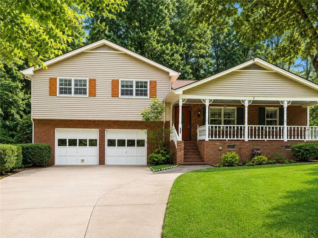 677 Bankshire Drive Property Photo 1