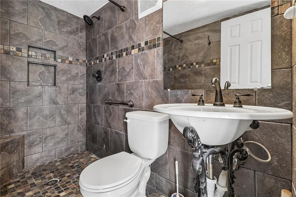 339 Habersham Road Property Photo 33