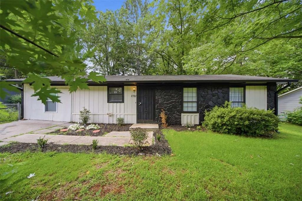 1721 W Austin Rd Property Photo 1