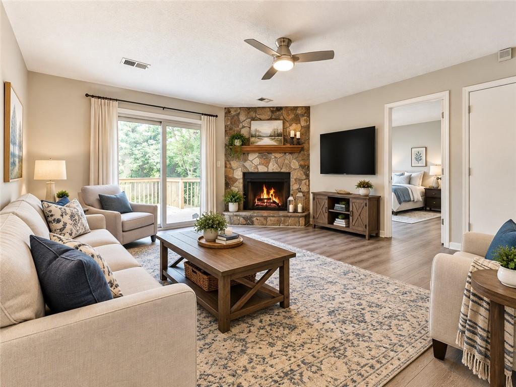 1918 Cornell Way Property Photo 2