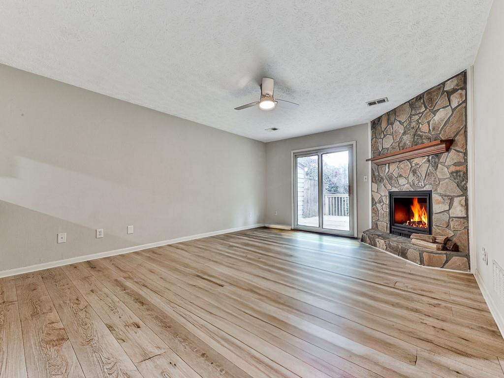 1918 Cornell Way Property Photo 6