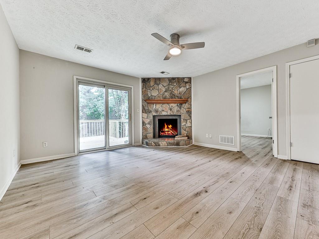 1918 Cornell Way Property Photo 7