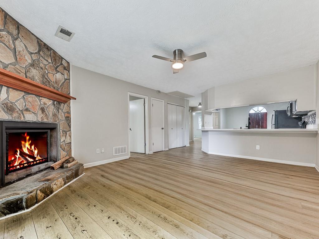 1918 Cornell Way Property Photo 8