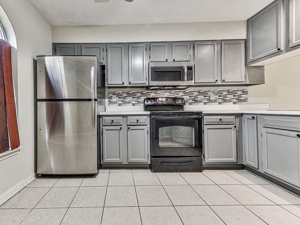 1918 Cornell Way Property Photo 12