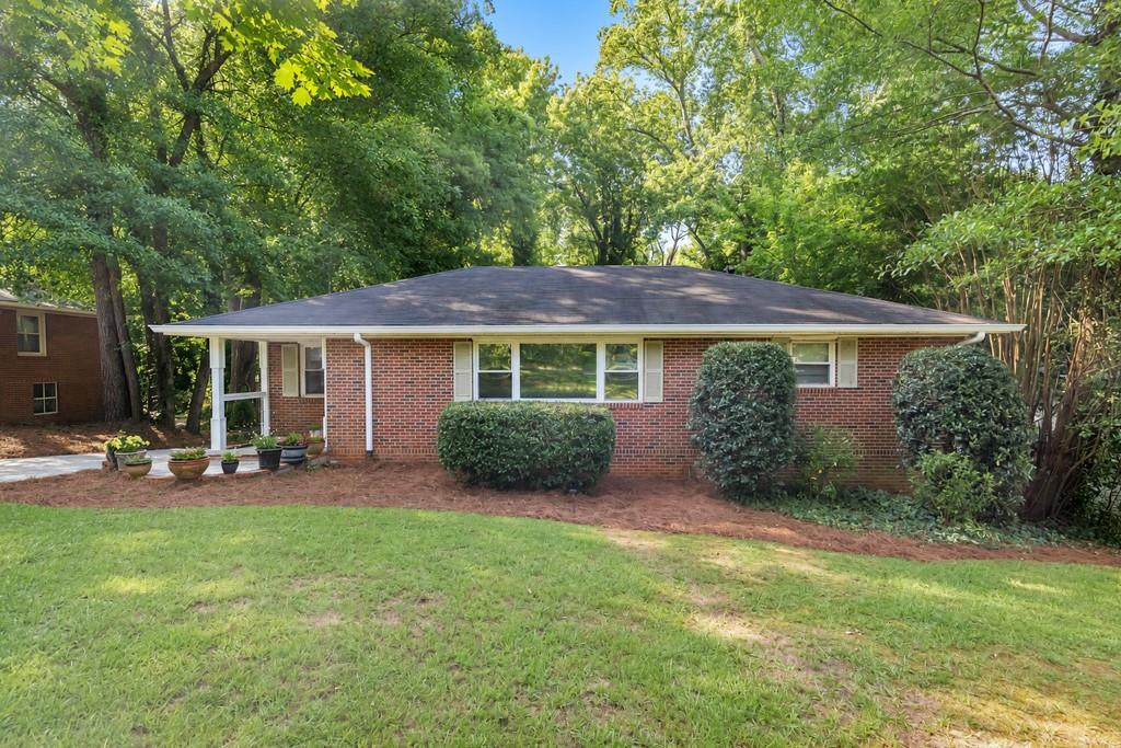 798 Pinehill Drive Se Property Photo 1
