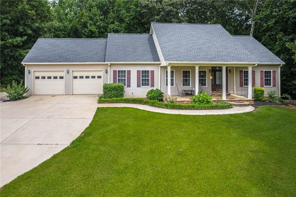 3627 E Hall Road Property Photo 1