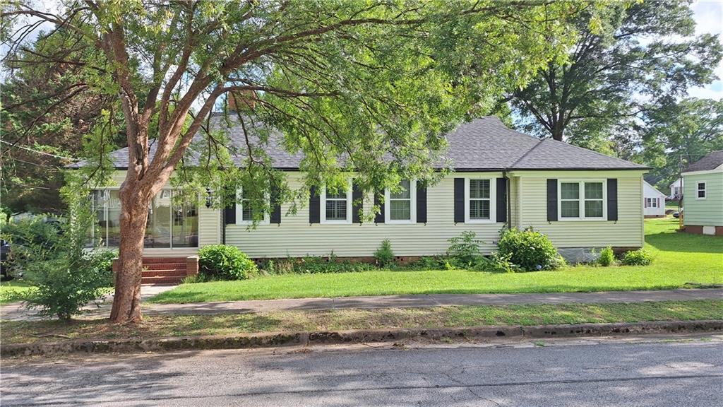 3349 Bloomfield Avenue Property Photo 1