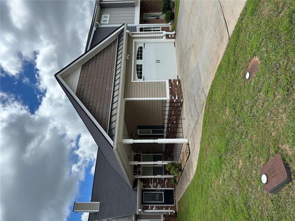 1910 School House Lane Property Photo 1