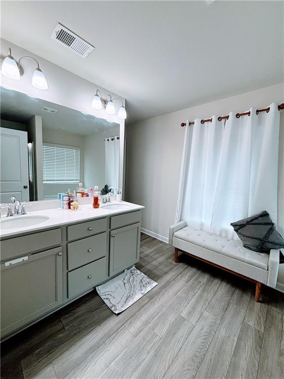 251 Regent Park Property Photo 8