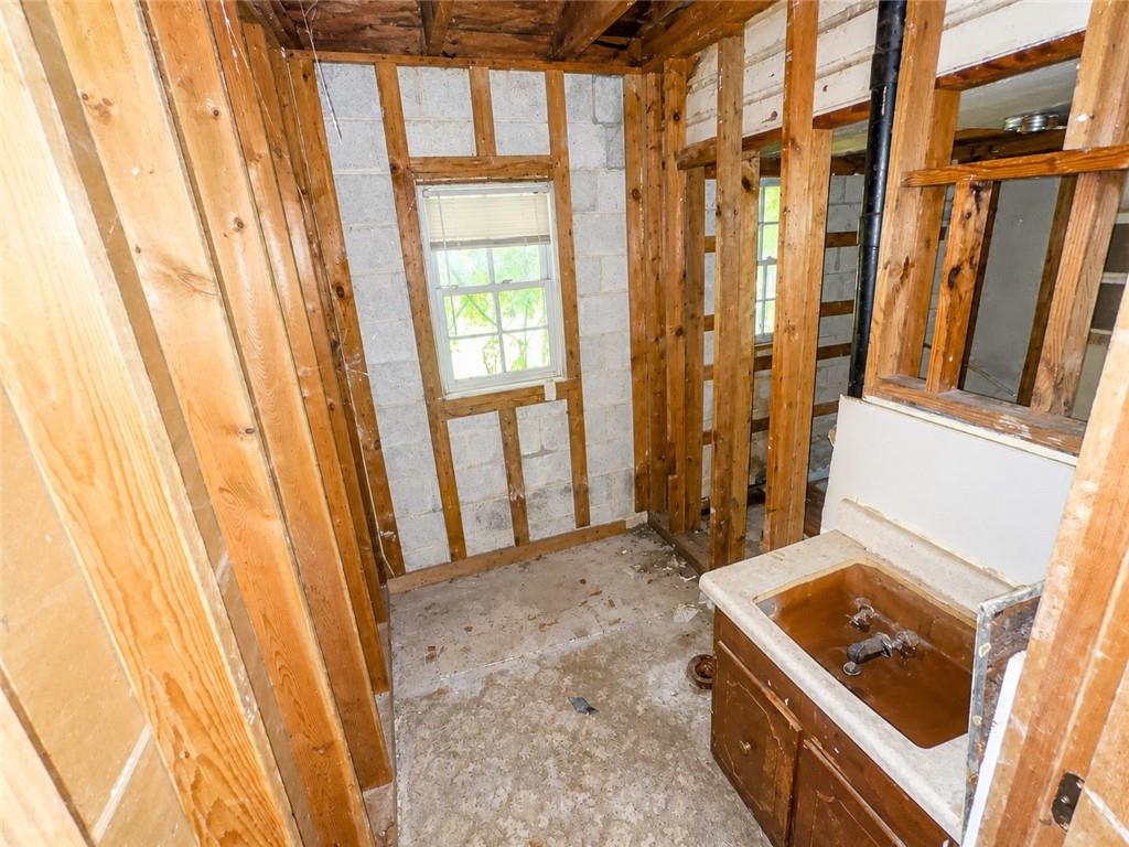 310 Edwards Avenue Property Photo 14
