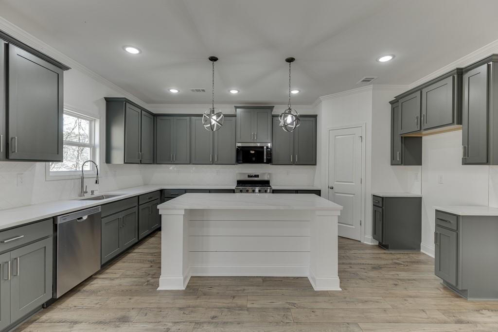 1003 Lakeview Property Photo 6