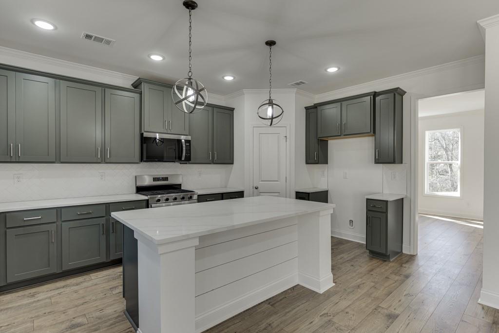 1003 Lakeview Property Photo 8