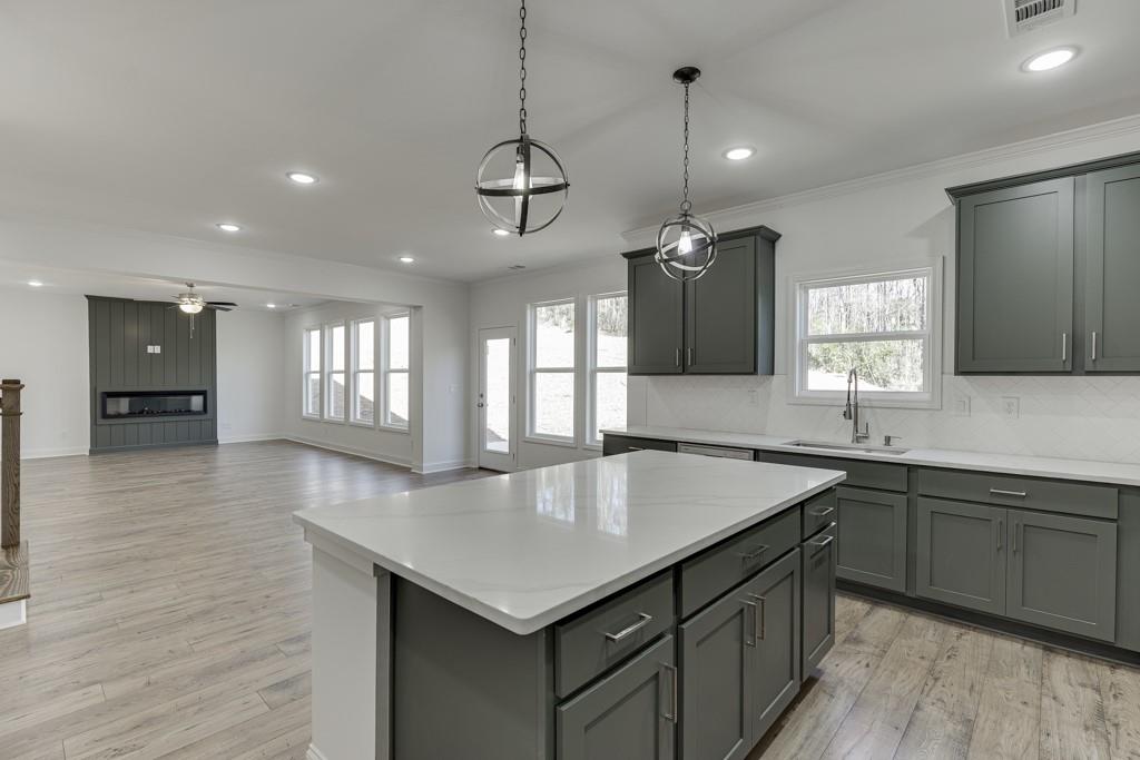 1003 Lakeview Property Photo 9
