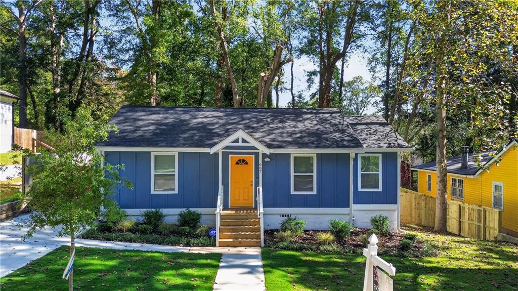 687 Woods Drive Nw Property Photo 1
