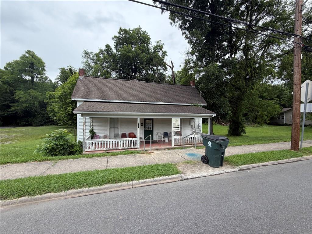 300 E Elm Street Property Photo 1