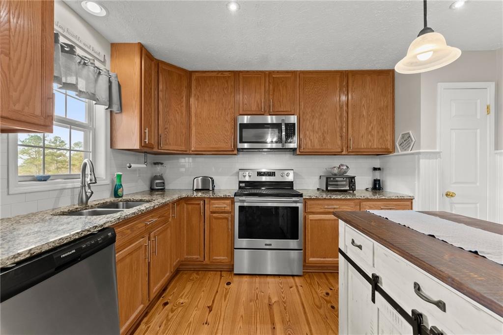 4264 Highway 105 Property Photo 23