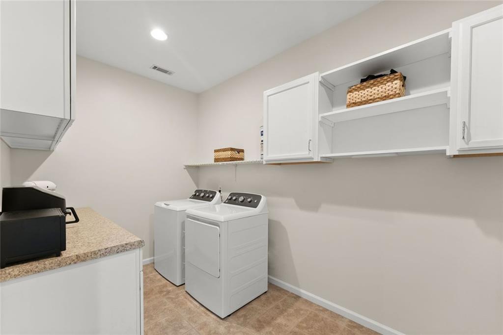1020 Easy Street Property Photo 30