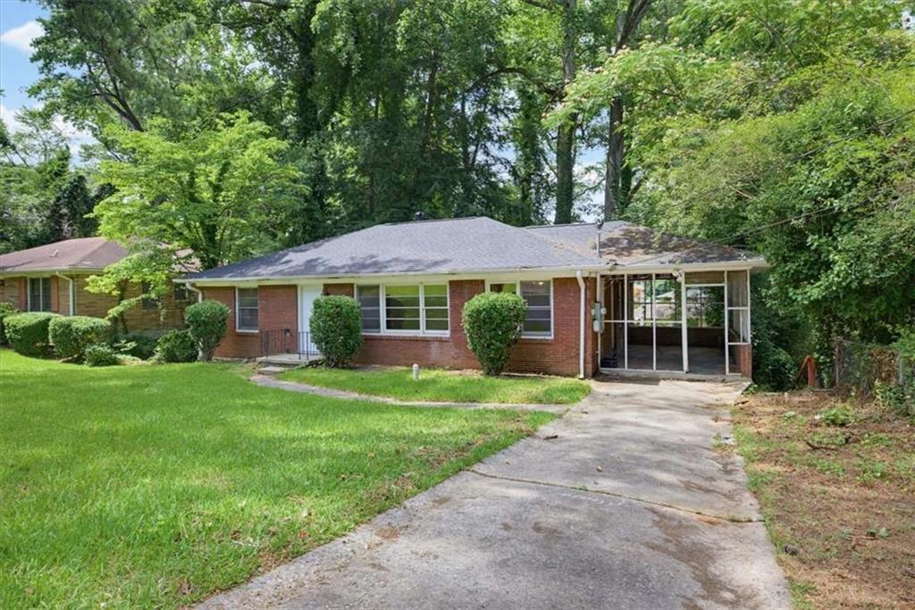 1900 Windsor Drive Property Photo 1