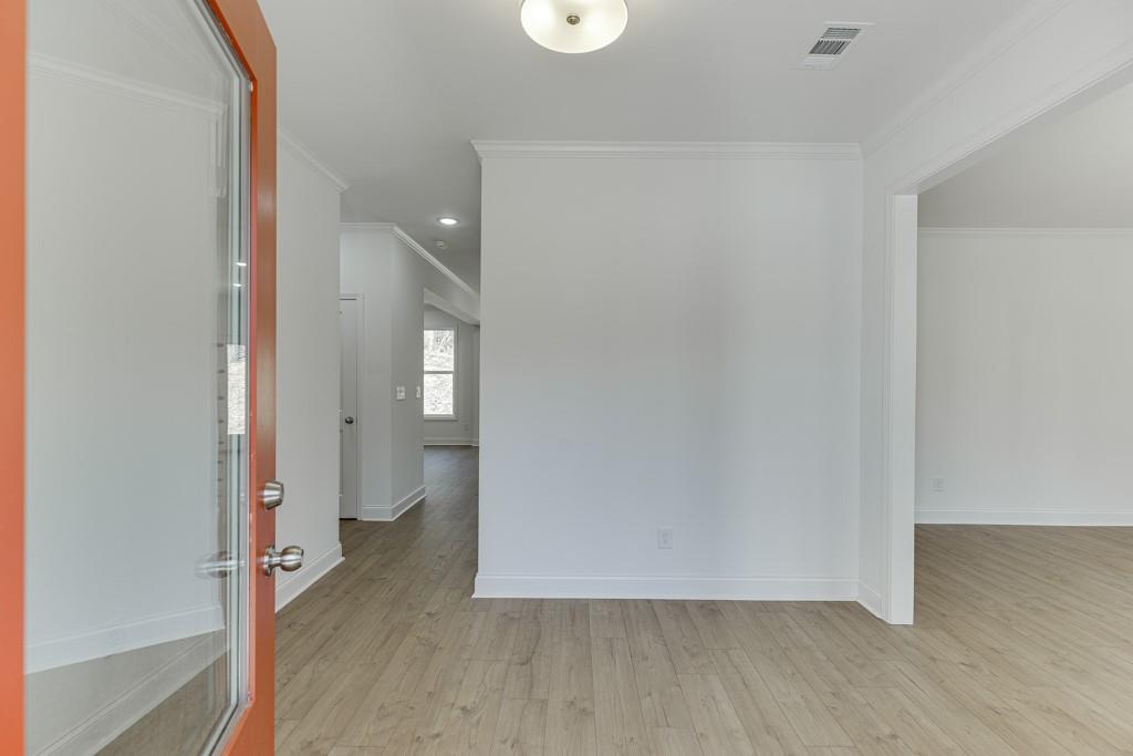 979 Lakeview Property Photo 4