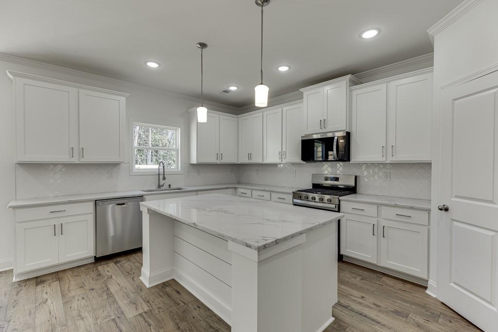 929 Lakeview Property Photo 7