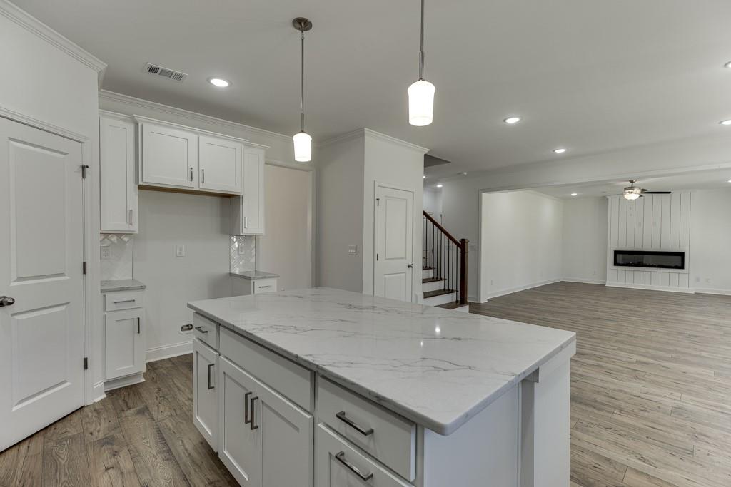 929 Lakeview Property Photo 10