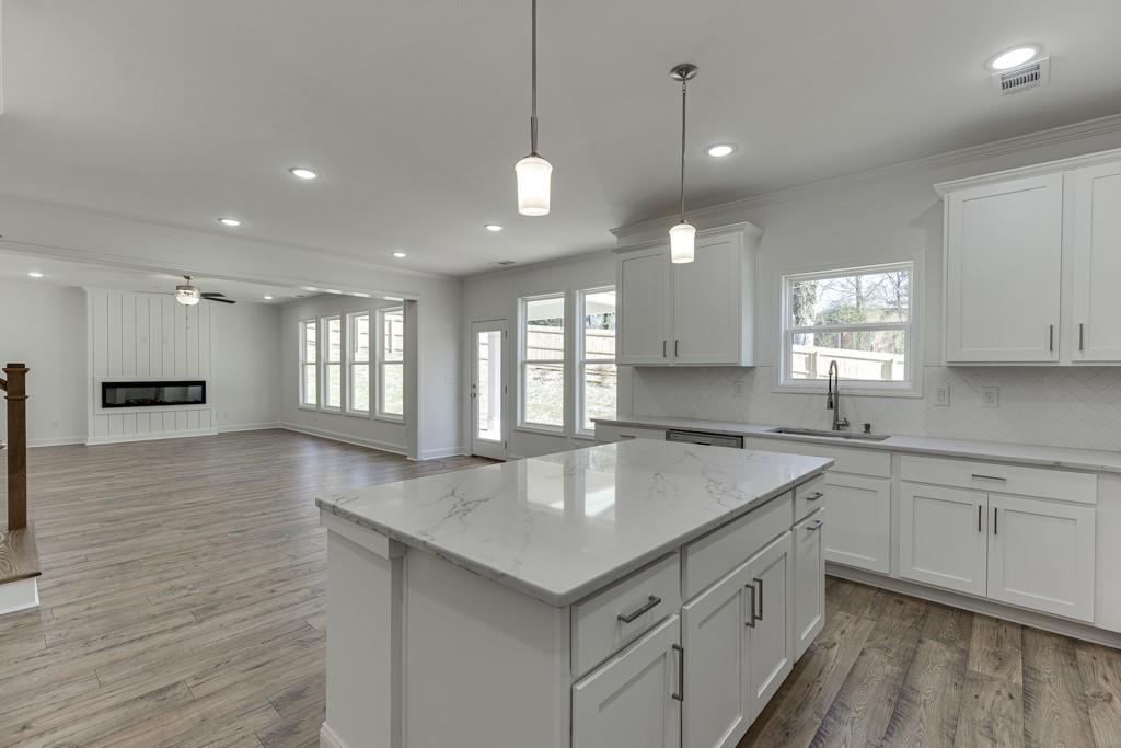 929 Lakeview Property Photo 11
