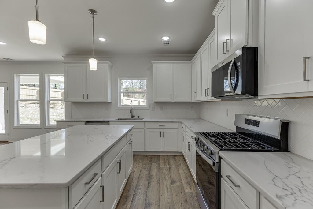 929 Lakeview Property Photo 12
