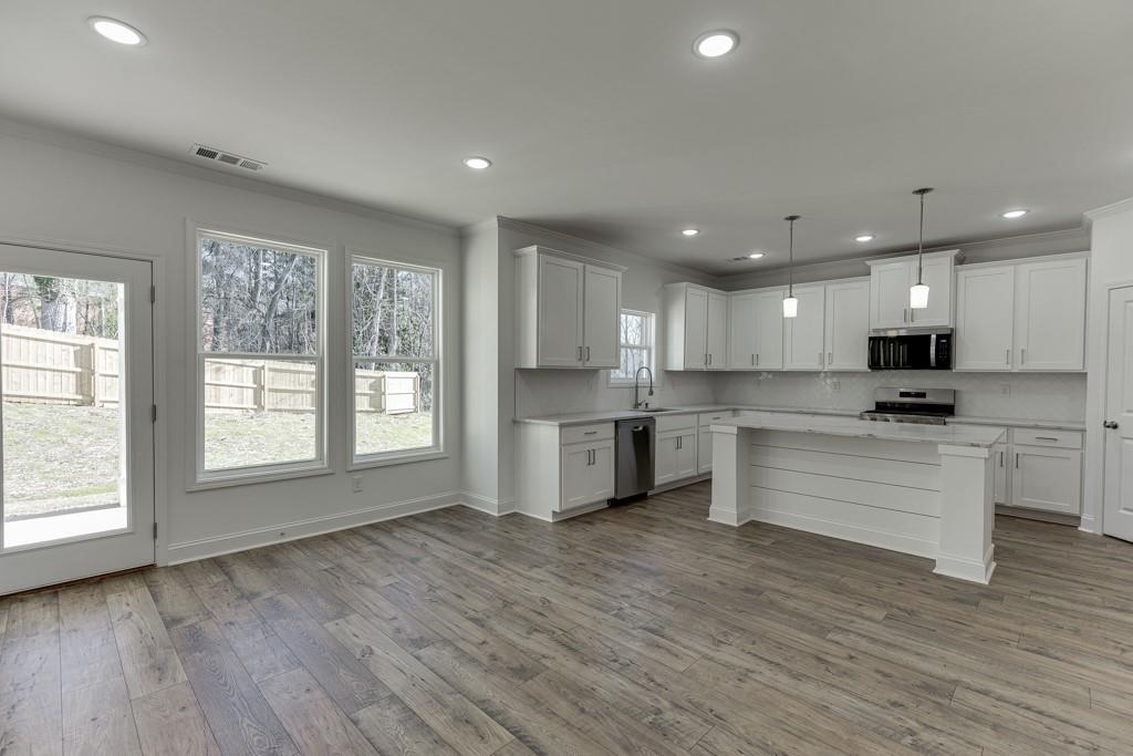 929 Lakeview Property Photo 13