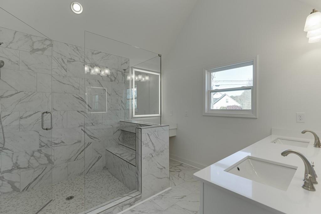 929 Lakeview Property Photo 37