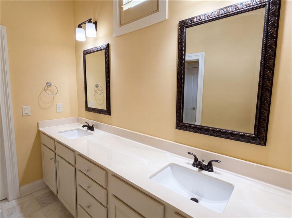 332 Warwick Place Property Photo 28