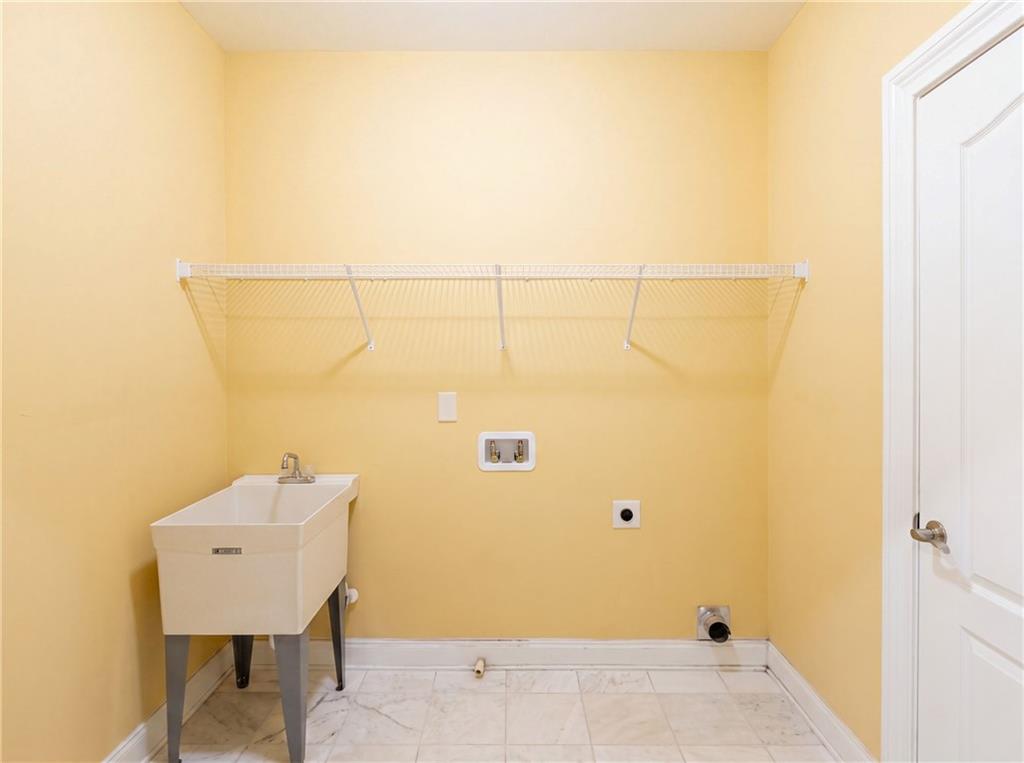 332 Warwick Place Property Photo 32