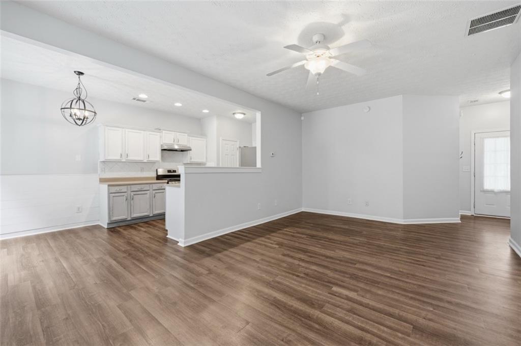 905 Tamarisk Place Property Photo 5